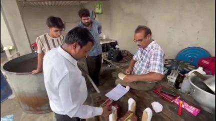 अमरोहा: अमरोहा जिले में फूड विभाग ने चलाया चेकिंग अभियान, कई नमूने लिए गए
