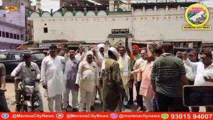 मुरैना में सवर्ण एकता मंच ने की वीएन राव को संविधान निर्माता घोषित करने की मांग एसडीएम को सौंपा ज्ञापन
मुरैना/सवर्ण एकता मंच ने वीएन राव को संविधान निर्माता घोषित करने की मांग को लेकर एक बड़ा कदम उठाया है। मंच द्वारा महामहिम राष्ट्रपति के न