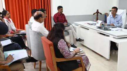 टिहरी: एडीएम अवधेश कुमार सिंह ने कलेक्ट्रेट में NDPS एक्ट के तहत जिला स्तरीय समिति को अफीम की खेती रोकने के निर्देश दिए