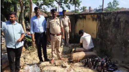 मेजरगंज: मेजरगंज थाना परिसर में 528 लीटर शराब की गई नष्ट
