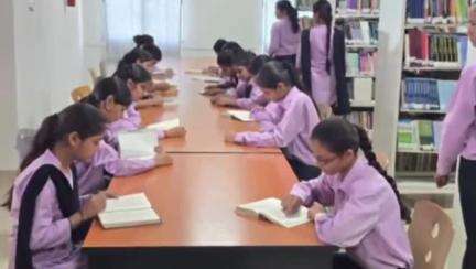 हज़ारीबाग: राजनीति विज्ञान के विद्यार्थियों ने केंद्रीय पुस्तकालय में किया अध्ययन, स्वच्छता से हुए प्रभावित