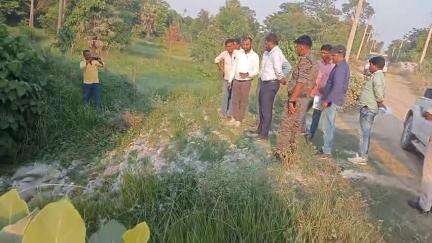 पुपरी: बाढ़ पूर्व तैयारी: पुपरी एसडीओ गौरव कुमार ने अधवारा समूह के बुढ़नद नदी बांध का निरीक्षण कर निर्देश दिए