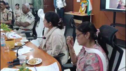 इंदौर: पुलिस कंट्रोल रूम में महिला सशक्तिकरण पर परिचर्चा, कमिश्नर ने दिखाई वाहन रैली को हरी झंडी
