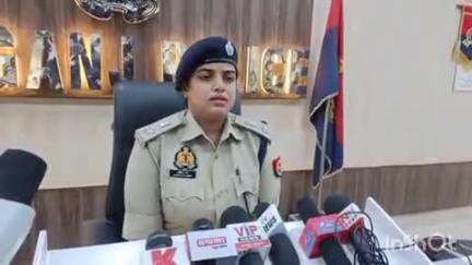 कासगंज: कासगंज पुलिस ने समाज विरोधी गतिविधियों में संलिप्त 25 आरोपियों के खिलाफ गैंगस्टर एक्ट के तहत कार्रवाई की