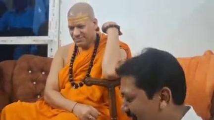 झाझा: आचार्य महामंलेश्वर कैलाशानंद गिरी तीन दिवसीय प्रवास पर पहुंचे सिमुलतला, मीडियाकर्मियों से की बातचीत