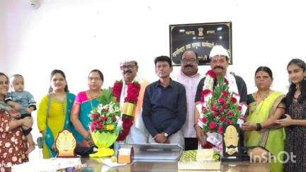 फुलंब्री: फुलंब्री येथील तहसील कार्यालयात अव्वल कारकून व शिपाई यांच्या सेवानिवृत्ती निमित्त तहसीलदारांच्या हस्ते सत्कार