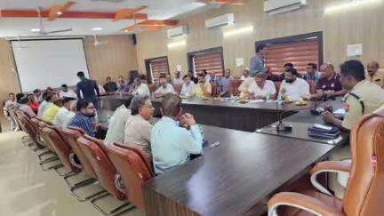 बुलंदशहर: पुलिस लाइन सभागार में SP सिटी ने व्यापारी संगठनों के पदाधिकारियों के साथ व्यापारी सुरक्षा प्रकोष्ठ की बैठक आयोजित की
