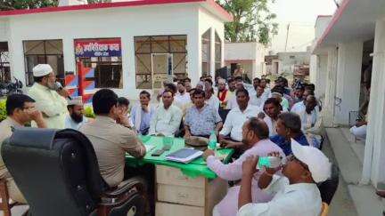 बदायूं: बिल्सी कोतवाली में आगामी त्यौहारों को लेकर पीस कमेटी की बैठक, पालिका और बिजली विभाग के लोग भी पहुंचे