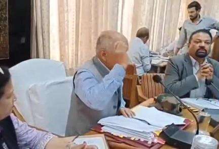 शिमला शहरी: शिमला में नगर निगम की मासिक बैठक में अवैध डंपिंग को लेकर मचा हंगामा
