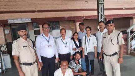 लाडपुरा: रेलवे स्टेशन कोटा पर हल्दीघाटी एक्सप्रेस में बिना टिकट व अनबुक सामान के साथ पकड़े गए 2 यात्री, लगाया गया जुर्माना