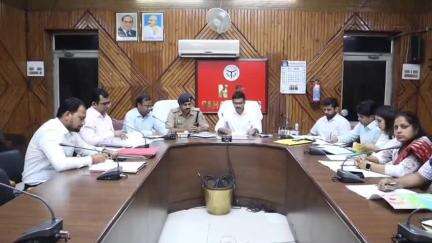सहारनपुर: बिना नंबर प्लेट या अस्पष्ट नंबर प्लेट वाले वाहनों पर हो सख्त कार्रवाई, विवेचना में न हो लापरवाही - जिलाधिकारी