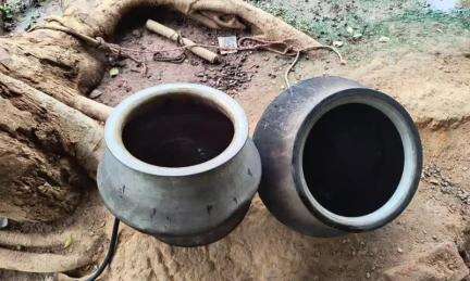 মানবাজার ২: বোরো থানার একাধিক এলাকায় অভিযান চালিয়ে প্রায় 50 লিটার চোলাই মদ ও 900 লিটার মদ তৈরি করার উপকরণ নষ্ট করল আবগারি দপ্তর