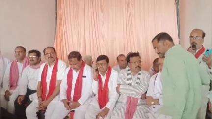 चकरनगर: पारपट्टी क्षेत्र हनुमन्तपुरा में सपा की समीक्षा बैठक संपन्न, विधायक/सांसद ने बूथ और सेक्टर प्रभारियों से की चर्चा