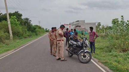 பர்கூர்: பர்கூர் அருகே இருசக்கர வாகனத்தில் 'பைக் ரைடு' சென்ற நாகப்பாம்பு, பதறிப்போன ஓட்டுநர்
