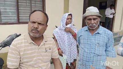 रायसेन: गुमशुदा बालिका के परिजनों ने पुलिस कंट्रोल रूम में पहुंचकर SP से लगाई गुहार, कहा- दो दिनों से लापता है बच्ची