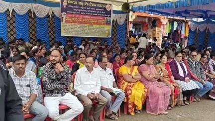 ಚಾಮರಾಜನಗರ: ಪೌರ ನೌಕರರ ಬೇಡಿಕೆಗಳನ್ನು ಸರ್ಕಾರ ಈಡೇರಿಸಬೇಕು : ನಗರದಲ್ಲಿ ನಗರಸಭೆ ಅಧ್ಯಕ್ಷ ಸುರೇಶ್ ಒತ್ತಾಯ