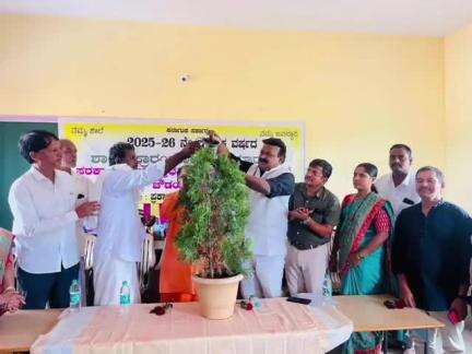 ರಾಣೇಬೆನ್ನೂರು: ಚೌಡಯ್ಯದನಾಪುರ ಗ್ರಾಮದಲ್ಲಿ ಶಾಲಾ ಪ್ರಾರಂಭೋತ್ಸವಕ್ಕೆ ಶಾಸಕ ಕೋಳಿವಾಡ್ ಚಾಲನೆ