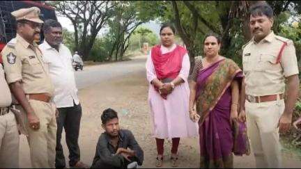 గంజాయి విక్రయితను అరెస్టు చేసిన గుడిపాల మండల ఎస్సై రామ్మోహన్