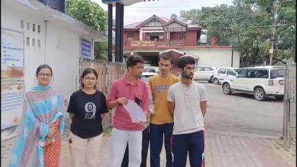 नाहन: टीजीटी कमीशन में शामिल होने की पात्रता देने की मांग, डीसी के माध्यम से प्रदेश सरकार को भेजा ज्ञापन