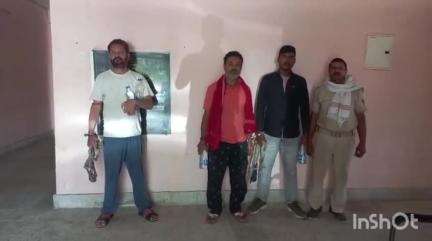 लखीसराय: उत्पाद विभाग की टीम ने तीन शराब कारोबारियों को गिरफ्तार किया