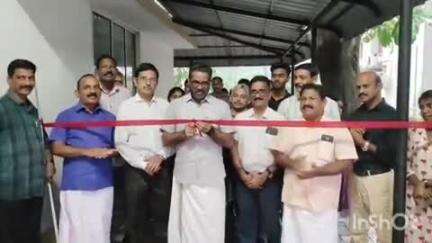 അമ്പലപ്പുഴ: വണ്ടാനം മെഡിക്കൽ കോളജിൽ സ്ഥാപിച്ച ഹൈമാസ്റ്റ് ലൈറ്റുകളുടെ സ്വിച്ച് ഓൺ കർമ്മം എച്ച് സലാം എം.എൽ.എ നിർവ്വഹിച്ചു