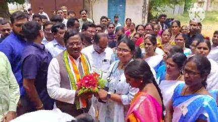 చెన్నూరు: పట్టణంలో 13 లక్షల నిధులతో నూతనంగా నిర్మించిన బస్తీ దవాఖానా ఆయుష్మాన్ ఆరోగ్య మందిర్ ను ప్రారంభించిన ఎమ్మెల్యే