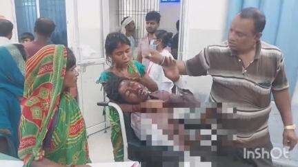 अररिया: भरेली गांव में एक बाइक सवार असंतुलित होकर गिरने से गंभीर रूप से घायल, इलाज जारी