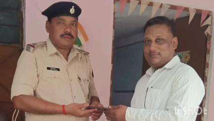 भगवानपुर: पुलिस ने ऑपरेशन मुस्कान के तहत थाना क्षेत्र से तीन माह के अंदर गुम हुए मोबाइल को बरामद कर वास्तविक धारक को किया सुपुर्द