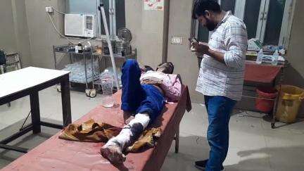 मैनपुरी: बेवर क्षेत्र में बस से उतरते समय टायर के नीचे आने से युवक घायल, जिला अस्पताल में उपचार जारी