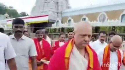 తిరుమల శ్రీవారి సేవలో ఏపీ డీజీపీ హరీష్ కుమార్ గుప్తా పలువురు అధికారులు