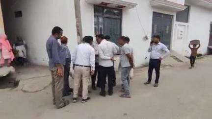बुढ़ाना: बुढ़ाना कस्बे के मोहल्ला दक्षिणी भटवाडा में राजस्व व नगर पंचायत की टीम द्वारा बंजर भूमि की नापतोल से मचा हड़कंप