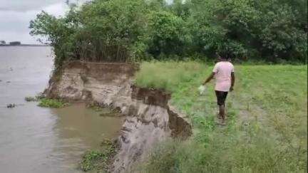 পূর্বস্থলী ১: কিশোরীগঞ্জ এলাকায় ফের ভাঙ্গন, আতঙ্কিত নদী পাড়ের বাসিন্দারা #jansamasya