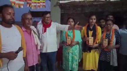 राजपुर: मंगराव में बिहार पुलिस परीक्षा में सफल छात्राओं को सम्राट अशोक बुद्ध विहार में किया गया सम्मानित