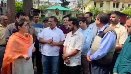 लोहाघाट में हथकरघा मेले को लेकर कल होगी जनसुनवाई जनसुनवाई के बाद प्रशासन लेगा फैसला।