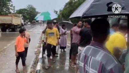 নগাঁও: ননৈত ভয়ংকৰ পথ দুৰ্ঘটনা‌ হয় এখন আল্ট্ৰা বাছ আৰু ট্ৰাকৰ মাজত সংঘটিত হয় দুর্ঘটনাটো,আঘাতপ্ৰাপ্ত এজন চালকক চিকিৎসালয়ত ভৰ্তি