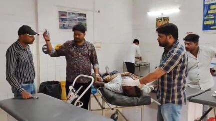 इटावा: फ्रेंड्स कॉलोनी में आरपीएफ सिपाही के निर्माणाधीन घर पर चिनाई करते समय मजदूर गश खाकर गिरा, डॉक्टर ने किया मृत घोषित