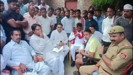 फतेहाबाद: 30 दिन बाद भी विजय नगर कॉलोनी से अपहृत बालक का नहीं मिला सुराग, सांसद रामजीलाल सुमन ने एक बार फिर परिवार से की मुलाकात