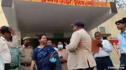 लालगंज: हलिया में विशेष सचिव ने ब्लॉक समीक्षा के बाद भटवारी आंगनबाड़ी केंद्र पर अन्नप्राशन और गोद भराई के बाद किया पौधरोपण