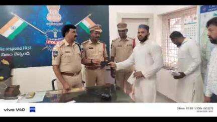 మహబూబ్ నగర్ అర్బన్: మొబైల్ ఫోన్లు పోగొట్టుకున్న వెంటనే సంబంధిత పోలీస్ స్టేషన్లో ఫిర్యాదు చేయాలి. పట్టణ డిఎస్పి వె