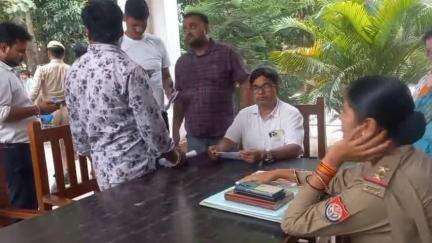 तिर्वा: हंसापुर में पकड़ी गई भारी मात्रा में नकली कोल्ड ड्रिंक, जांच में जुटी पुलिस, कोल्ड ड्रिंक पीने वाले सावधान रहें