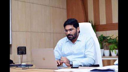 భీమవరం: యోగా రిజిస్ట్రేషన్స్, యోగా పోటీలు, తదితర అంశాలపై జాయింట్ కలెక్టర్ రాహుల్ కుమార్ రెడ్డి అధికారులతో గూగుల్ మీట్ సమీక్ష