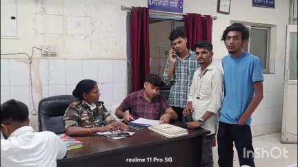 हुसैनाबाद: हुसैनाबाद थाना क्षेत्र के विश्वसिया गांव में सड़क हादसे में महिला की मौत, पति गंभीर रूप से घायल