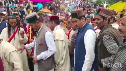 ठियोग: गुठान में देव कार्यक्रम का आयोजन किया गया, हजारों की संख्या में क्षेत्र के लोग रहे मौजूद