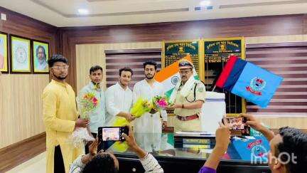 मेदिनीनगर (डालटनगंज): मेदिनीनगर में डीआईजी से झामुमो छात्र मोर्चा और यूथ कांग्रेस के प्रतिनिधिमंडल ने की मुलाकात