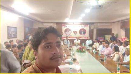 लोहरदगा: समाहरणालय सभाकक्ष में आयोजित हुआ स्वागत-विदाई समारोह