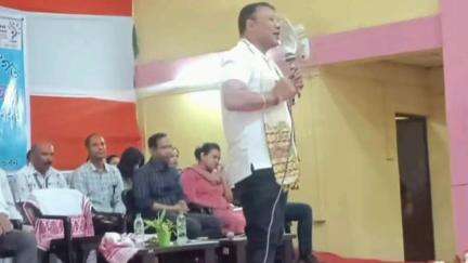 টিংখং: টিংখাঙত অংগনৱাড়ী কৰ্মীসকলক মোবাইল ফোন বিতৰণৰ শুভ উদ্ধোধনী অনুষ্ঠানত উপস্থিত মন্ত্ৰী বিমল বৰা