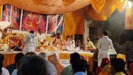 आवास विकास कालोनी बस्ती जिला उत्तर प्रदेश में श्रीपाद श्याम प्रभु जी वृंदावन के श्रीमुख से