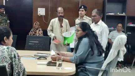 आरा: भोजपुर DM तनय सुल्तानिया (भा.प्र.से.) के निर्देशानुसार उप विकास आयुक्त श्रीमती गुंजन सिंह ने जनता दरबार लगाया