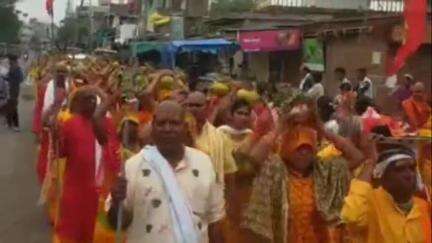बासोदा: बासौदा के इंदिरा नगर में काली माता मंदिर के उद्घाटन पर निकली कलश यात्रा, बड़ी संख्या में महिलाएं हुईं शामिल