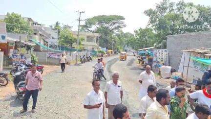 వైరా: 60 అడుగుల రోడ్డును 30అడుగులకు కుదించింది ఎవరు వైరా రింగ్ రోడ్డు నందు అఖిలపక్ష పార్టీ నాయకులు నిరసన